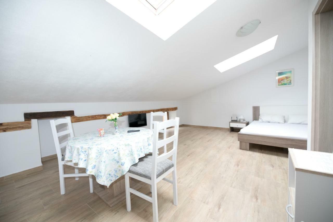 Apartment Elena Bale Kültér fotó